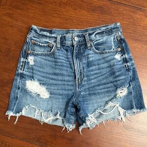 American Eagle 90’s Boyfriend Shorts Size 4